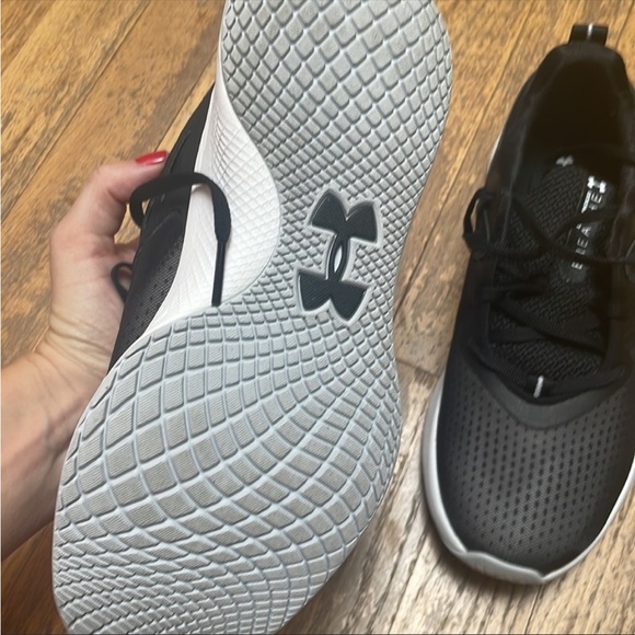 Under Armour sneakers - Picture 3 of 4